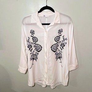 DR2 • White & Black Embroidered Floral Button Down Shirt Size S